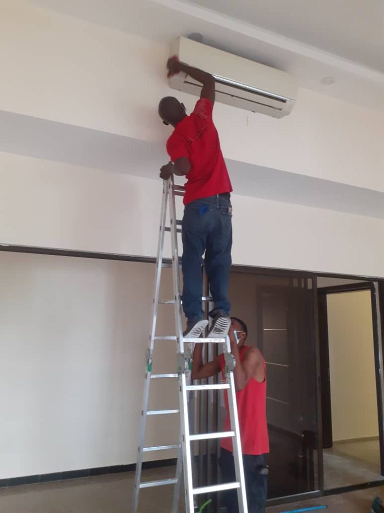 ASKHOM WORKERS AT WORK